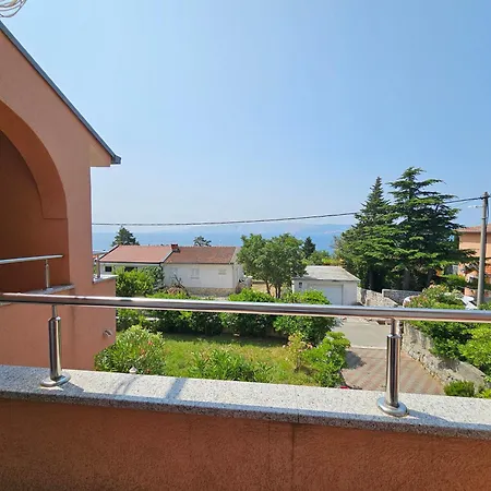 Tom M Nv 250m From The Beach, With Terrace * Novi Vinodolski