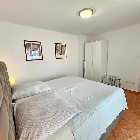 Tom M Nv 250m From The Beach, With Terrace شقة