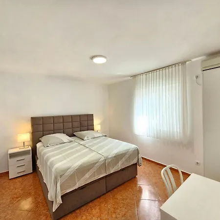 Tom M Nv 250m From The Beach, With Terrace Appartement Novi Vinodolski