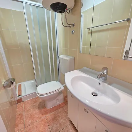 Tom M Nv 250m From The Beach, With Terrace * Novi Vinodolski