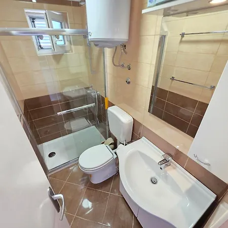Tom M Nv 250m From The Beach, With Terrace Novi Vinodolski