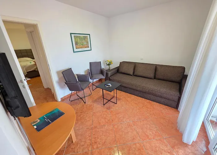 Tom M Nv 250m From The Beach, With Terrace شقة نوفي فينودولسكي