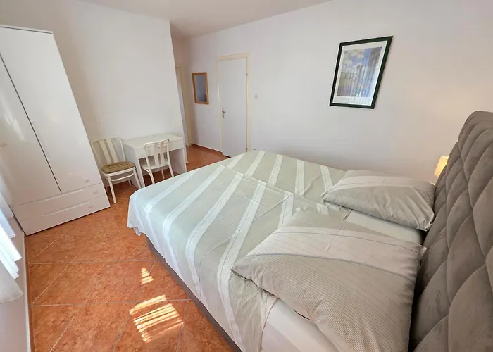 Tom M Nv 250m From The Beach, With Terrace * نوفي فينودولسكي