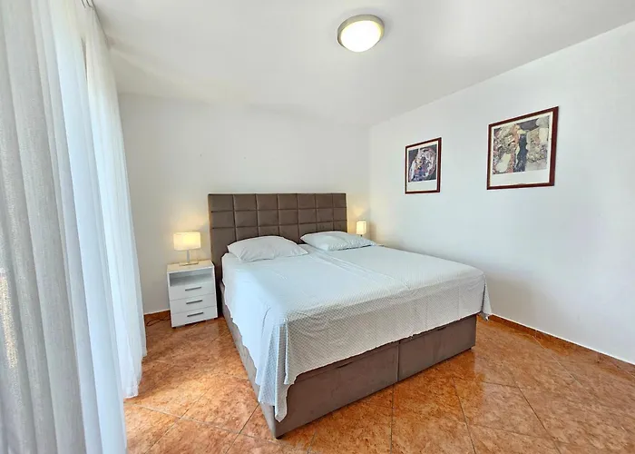 Tom M Nv 250m From The Beach, With Terrace * نوفي فينودولسكي