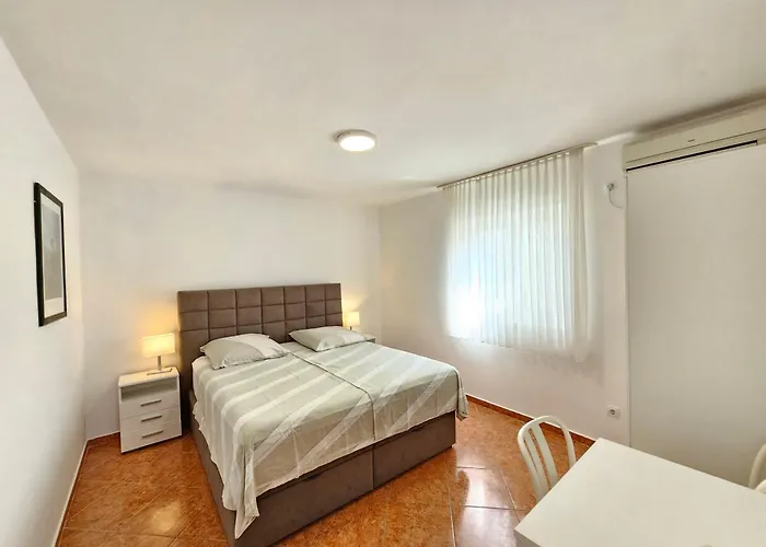 Tom M Nv 250m From The Beach, With Terrace Appartement Novi Vinodolski